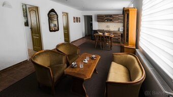 Ponúkame na predaj čiastočne zariadený 7 izbový dom, Bratisl - 4