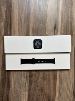 Apple Watch SE (2nd gen) Midnight Aluminium 44mm - 4