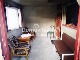 Pekná rekreačná chatka s veľkým pozemkom 655 m2 v Handlovej - 4