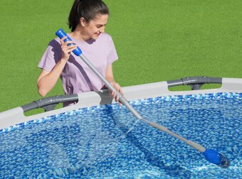 Bezkáblový bazénový vysávač Flowclear AquaTec - 4