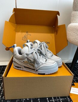 Louis Vuitton - 4
