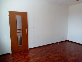 Prenajmeme 1 izbový v NZ, na sídlisku JUH - 4