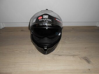 Predam krasnu novu karbonovu moto prilbu znacky SHARK SPARTA - 4