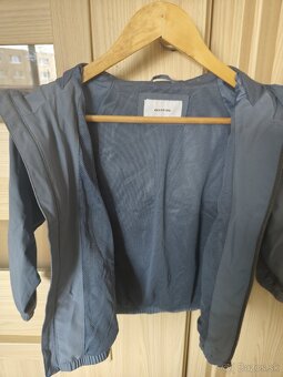 Tenká chlapčenská bunda, veľ 122 - 4