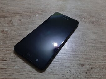 Huawei P10 plnefunkcny v super stave ma len velmi jemne znam - 4