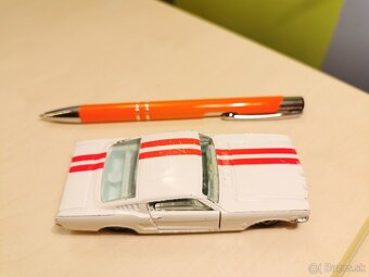 Corgi toys Ford Mustang fastback - 4