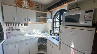 Na predaj viničný dom s pozemkom a krásnym výhľadom na mesto - 4