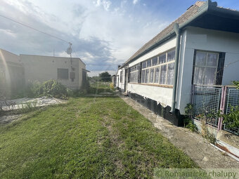 Trojizbový rodinný dom s veľkým pozemkom v Mojmírovciach – - 4