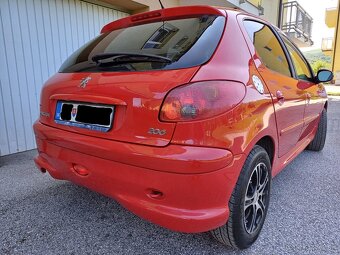 Peugeot 206 - rok výroby 2008 - 112 000 Km - 1,4 benzín - 4
