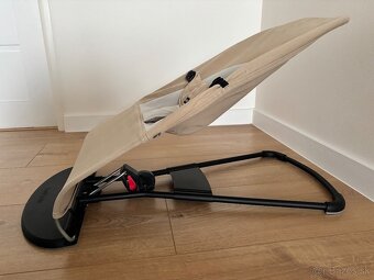 Lehátko Babybjorn s hračkou - 4