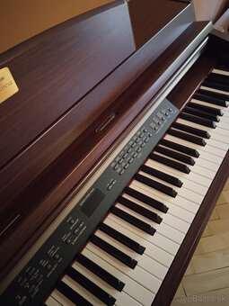 Klavír Yamaha Clavinova CLP 240 - 4