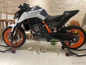 KTM 890 Duke R - 4