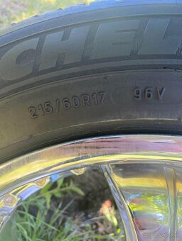215/60R17 - 4