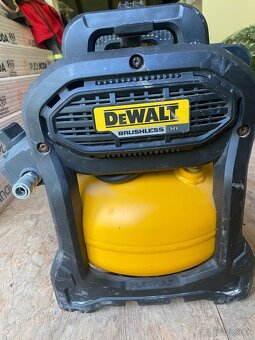 Dewalt AKU kompresor DCC1054 - na náhradné diely - 4