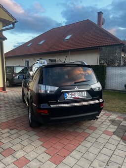 Mitsubishi Outlander 2.2 DI-D automat , 7 miestne - 4