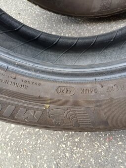 235/60R18 - 4