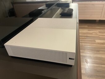 Predám Xbox one S - 4