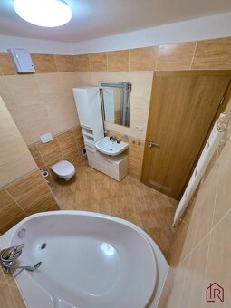 Apartmán, Nová Lesná, 46m2 + balkón, park. miesto, zariadený - 4