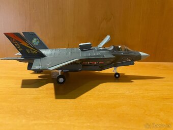F-35B Lightning- model letadla 1:72 - 4