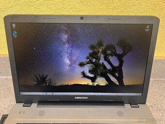 Medion (MSI) / Intel i3-6100U / 8GB RAM / 256GB SSD / 17.3" - 4