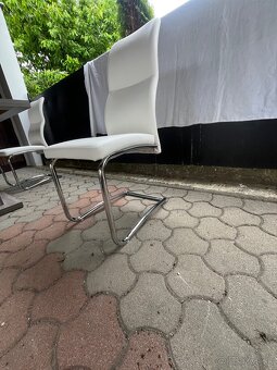 Kuchynský stôl so stoličkami. - 4
