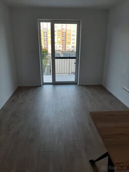 2i čiastočne zariadený byt s balkónom, staré sídlisko Priev - 4