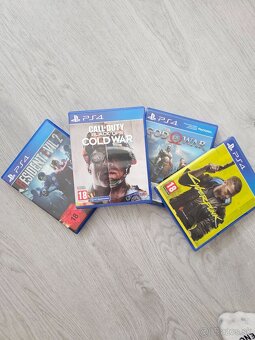 Predám PS5 s mechanikou +2 ovládače a hry - 4