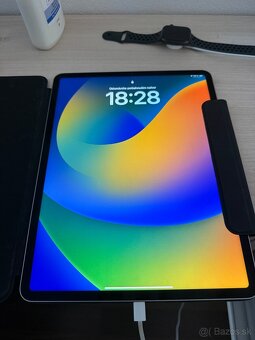 Apple iPad Pro 12.9 (6ta generácia) 128GB - 4