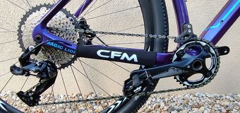 Exkluzívny karbónový horský bicykel CFM - 4