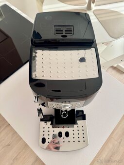 Predám kávovar DeLonghi Magnifica S ECAM 22.112.B - 4