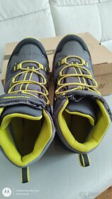 Predám členkovú chlapčenskú obuv veľ. 38. - 4