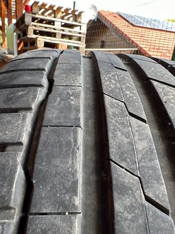 255/35 R19 - 4