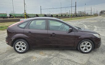 Ford Focus 1.6i 74kw hatchback FL - 4