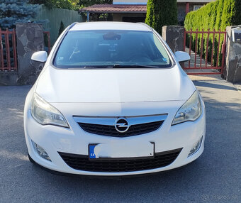 Opel Astra Sports Tourer - 4
