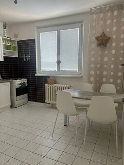 Predám 2i byt v úplnom centre NR s krásnym výhľadom - 4