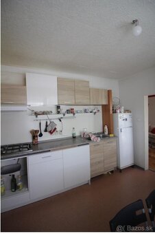 Prenajmem jedno miesto v krásnom byte s výhľadom na hrad - 4