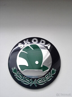 Nálepky na pukličky diskov Škoda 56 mm strieborné a zelené - 4
