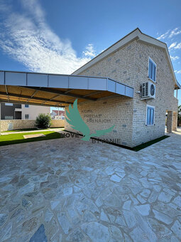 Chorvátsko EXKLUZÍVNE KAMENNÝ DOM S BAZÉNOM LEN 300M OD MOR - 4