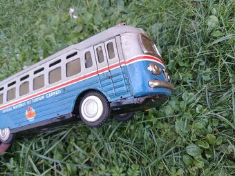 Starožitný plechový autobus CARPATI - 4