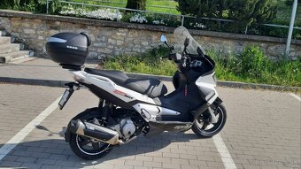 Aprilia SR Max 125 - 4