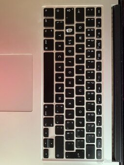 MacBook Pro 15" (Mid 2015) – 16GB RAM, i7 – 290€ - 4