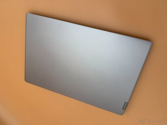 Lenovo IdeaPad 330S 15,6″ i5 / 20GB RAM / SSD+HDD / FHD / US - 4
