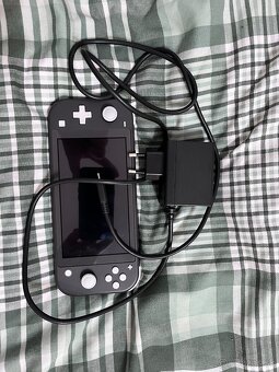 Nintendo switch lite - 4