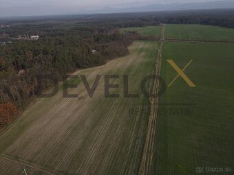 Na predaj rozľahlé stavebné pozemky v obci Láb - 4