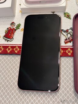 iPhone 15 pink 256 GB - 4