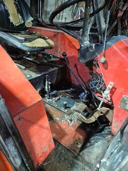 Predám  kabínu na zetor - 4