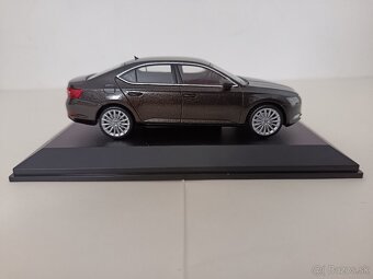 Škoda Superb III, 1:43 - 4