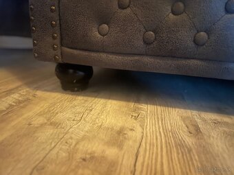 Predám trojmiestnu sedačku/gauč chesterfield - 4