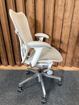 Herman Miller Mirra 2 - 4