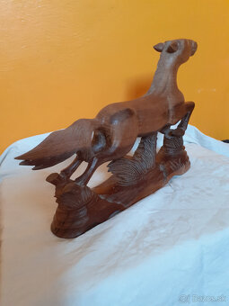 Drevený krásne vyrezávaný kôň, ručná práca - 4